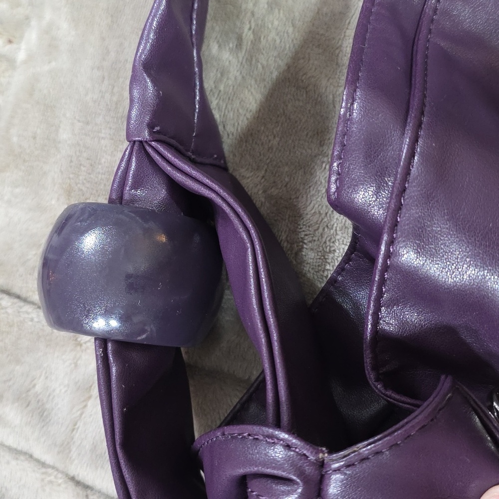 Chloe?? Large Hobo Bag Purse Purple Faux Leather Big Bead Zips Key Chain *READ* - Picture 5 of 13